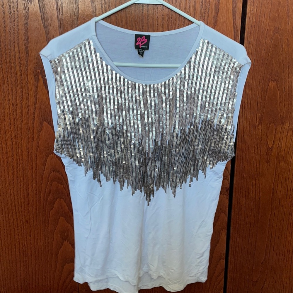 Women’s 2B Bebe black short sleeve blouse with sequin design on front, size XS